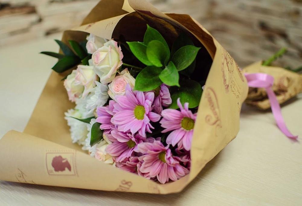 Букет улыбка в Киренске Букет цветов из: Розы и Хризантемы в Киренске