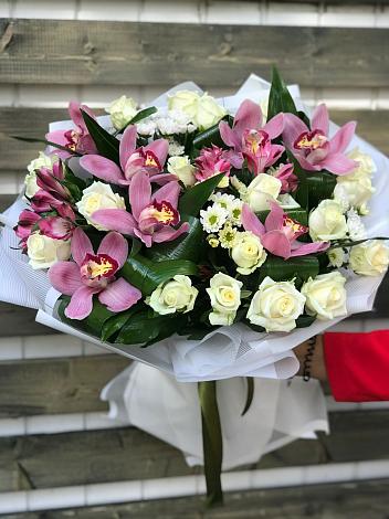 Букет цветов из: Розы и Хризантемы в Киренске