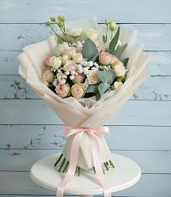 Букет цветов из:  Розы и Лизиантусы в Киренске