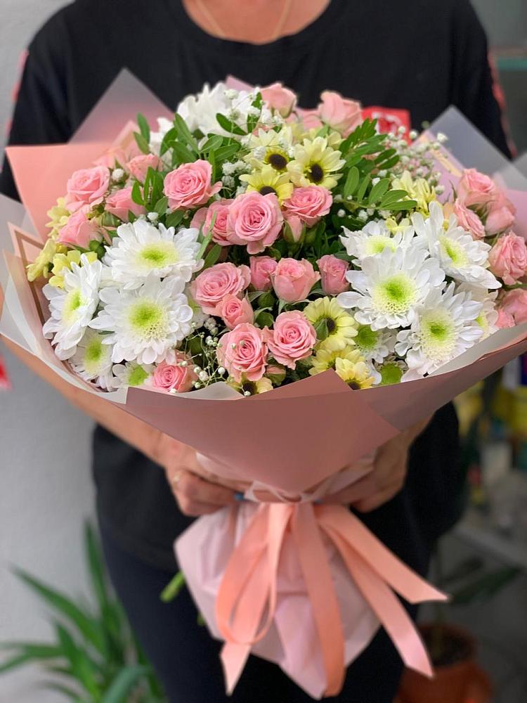 Букет юношеские грезы в Киренске Букет цветов из: Розы и Хризантемы в Киренске