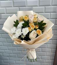 Букет цветочный вальс в Киренске Букет цветов из:  Розы и Хризантемы в Киренске