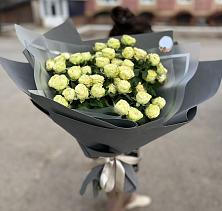 Букет Белые кустовые розы Солинеро в Киренске
