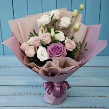 Букет Легкое дыхание в Киренске Букет цветов из:  Розы и Лизиантусы в Киренске