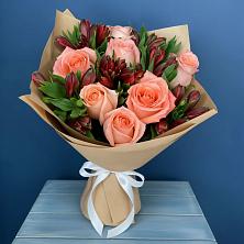 Букет Сплетённые любовью в Киренске Букет цветов из:  Розы и Альстромерии в Киренске