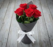 Букет 5 Красных роз Эдлесс Лав в Киренске