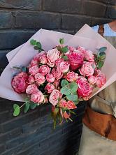 Букет розы в пальмах в Киренске Букет цветов из: Розы в Киренске