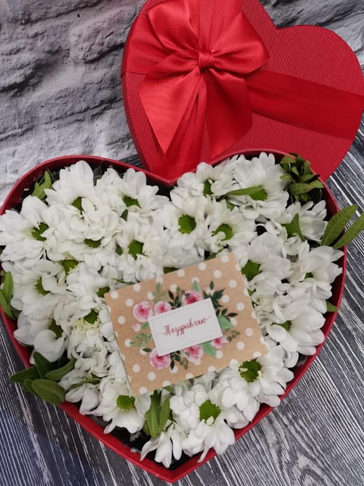 Цветочная композиция из Хризантемы в виде сердца в Киренске