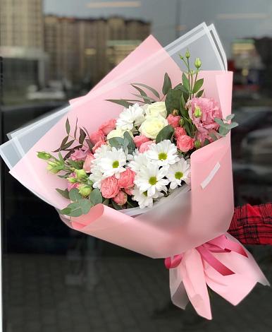 Букет цветов из: Розы, Лизиантусы и Хризантемы в Киренске